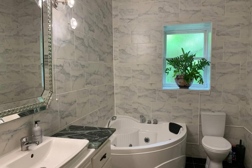 Luxurious Apartment In Historic Mansion - Sleeps 7 Ladock Экстерьер фото